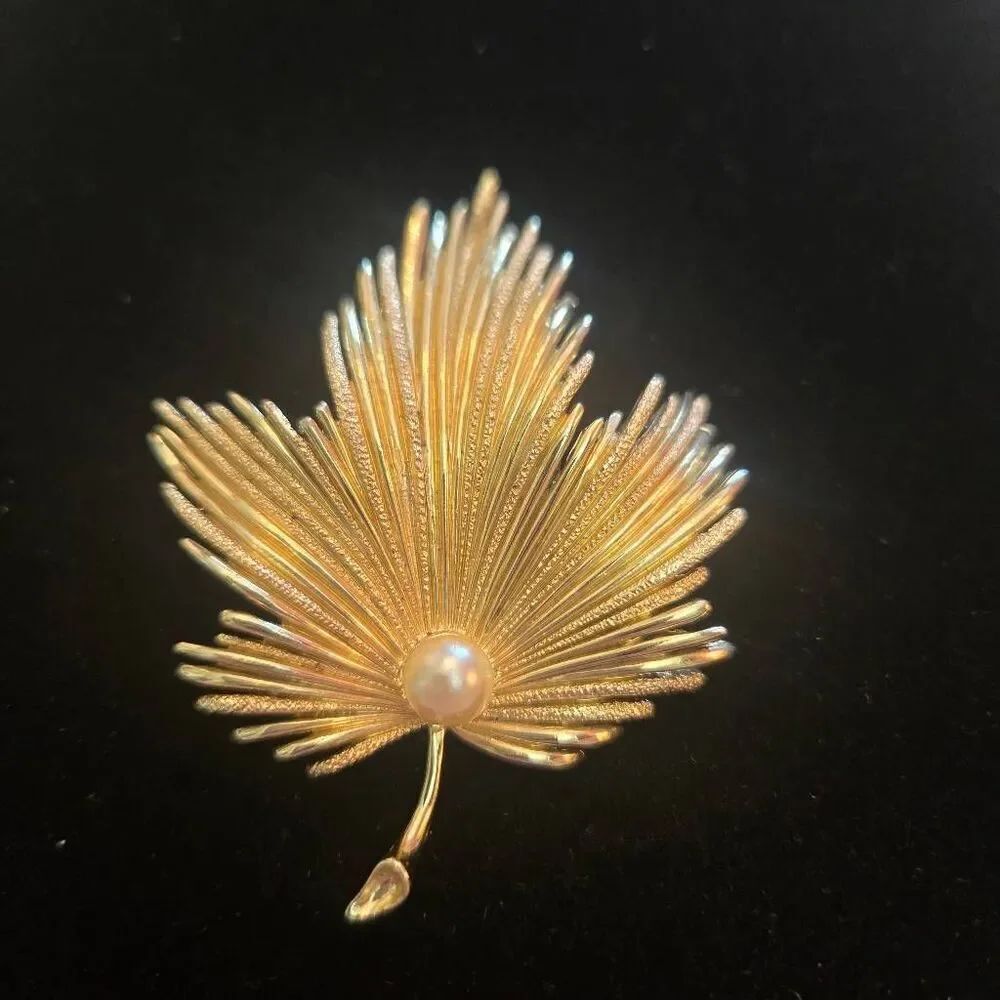 Vintage Fluted Leaf Gold Tone Brooch Pin with Pearl accent